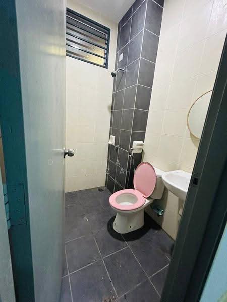 Townhouse for Rent in Kuala Selangor (Selangor) - Dr Shahril Nizam - Bathroom - PropertyGuru.com.my