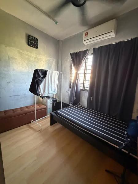 Pangsapuri untuk Dijual di Bunga Raya - Vincent Theo - Bedroom - PropertyGuru.com.my