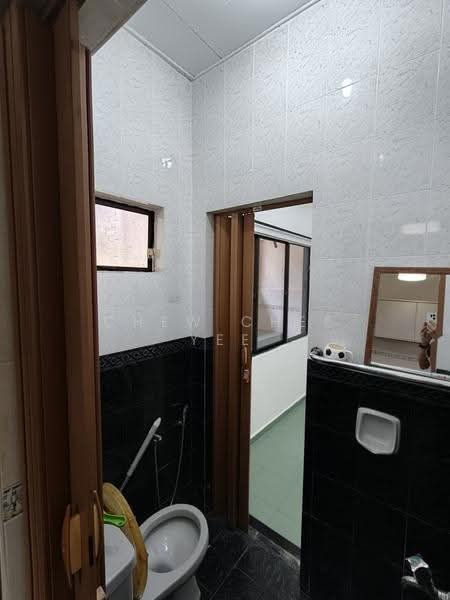 Rumah Teres 2-Tingkat untuk Disewa di Taman Pelangi (Johor Bahru) - Chew Chee Yee - Bathroom - PropertyGuru.com.my