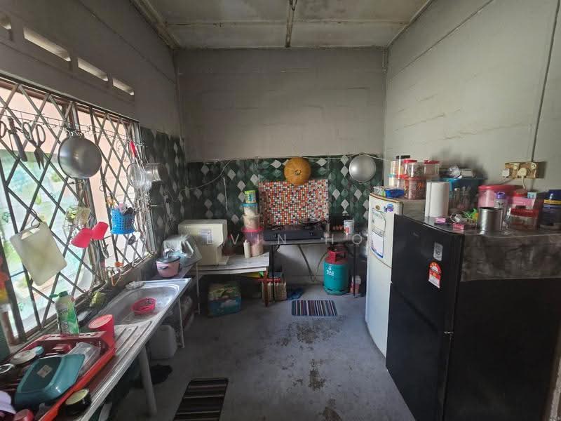 1-storey Terraced House for Sale in Taman Sri Bahagia (Tampoi) - Kevin Ho - Kitchen - PropertyGuru.com.my