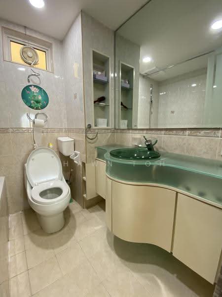 Kondominium untuk Dijual di Gold Coast Resort Condominium - Shawn Toh - Bathroom - PropertyGuru.com.my