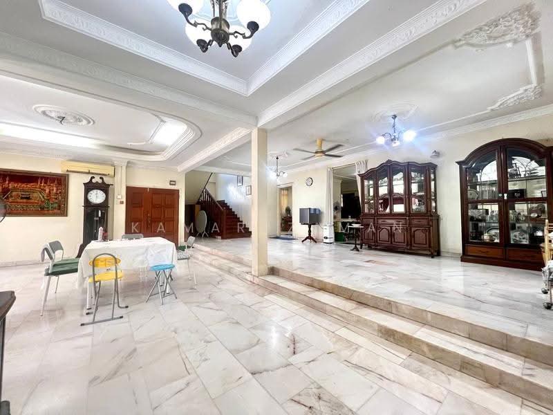 Bungalow House untuk Dijual di Seksyen 3 (Shah Alam) - Kamaruzaman Omar - Living Room - PropertyGuru.com.my