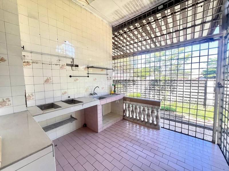 Bungalow House untuk Dijual di Seksyen 3 (Shah Alam) - Kamaruzaman Omar - Kitchen - PropertyGuru.com.my