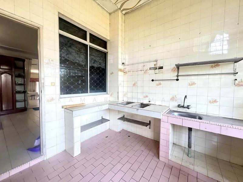 Bungalow House untuk Dijual di Seksyen 3 (Shah Alam) - Kamaruzaman Omar - Kitchen - PropertyGuru.com.my