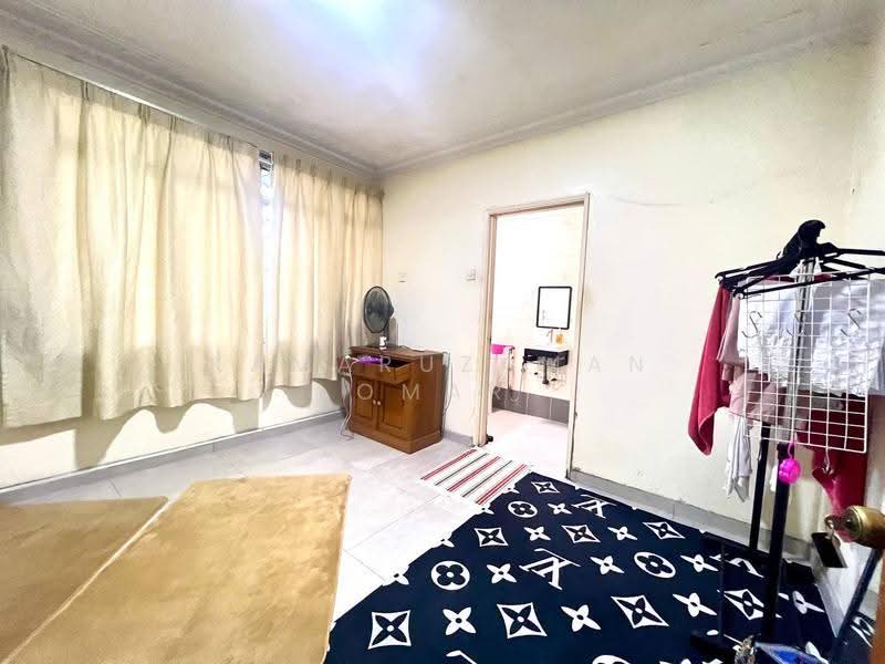 Bungalow House untuk Dijual di Seksyen 3 (Shah Alam) - Kamaruzaman Omar - Bedroom - PropertyGuru.com.my