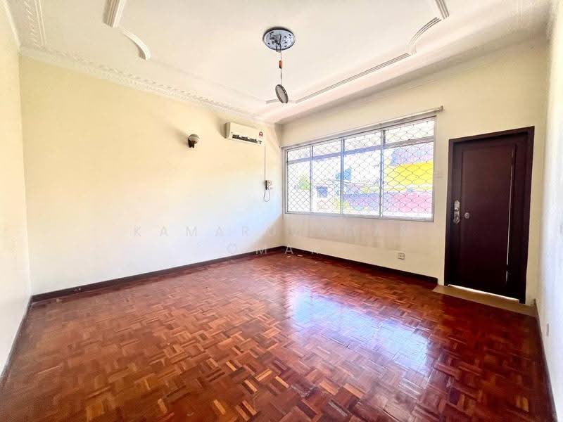 Bungalow House untuk Dijual di Seksyen 3 (Shah Alam) - Kamaruzaman Omar - Living Room - PropertyGuru.com.my