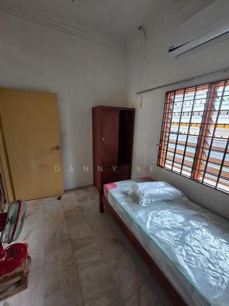 Rumah Teres 1-Tingkat untuk Disewa di Taman Putri Kulai (Kulai) - Danny See - Bedroom - PropertyGuru.com.my