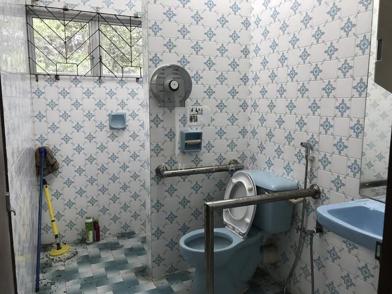 Commercial Bungalow for Rent in Bukit Baru (Melaka) - Jean Tay - Bathroom - PropertyGuru.com.my
