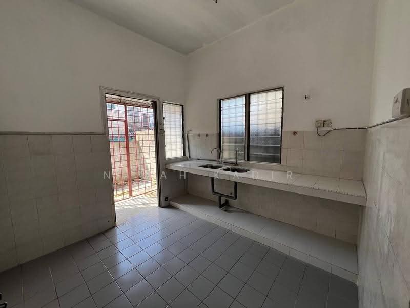Rumah Teres untuk Dijual di Kajang (Selangor) - Najah Kadir - Kitchen - PropertyGuru.com.my