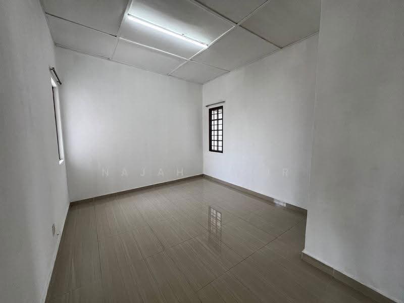 Rumah Teres untuk Dijual di Kajang (Selangor) - Najah Kadir - Bedroom - PropertyGuru.com.my