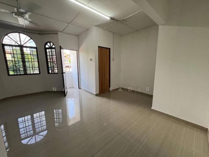 Rumah Teres untuk Dijual di Kajang (Selangor) - Najah Kadir - Living Room - PropertyGuru.com.my