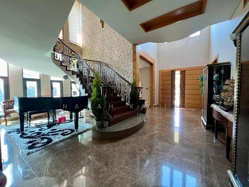Bungalow House for Sale in Perdana Lakeview East (Cyberjaya) - Najah Kadir - Entrance - PropertyGuru.com.my