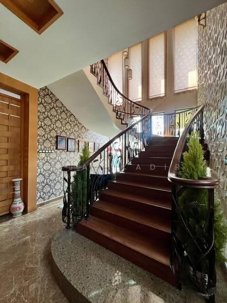 Bungalow House for Sale in Perdana Lakeview East (Cyberjaya) - Najah Kadir - Entrance - PropertyGuru.com.my