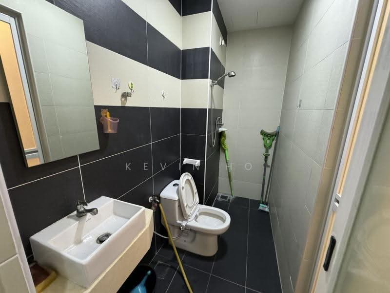 Service Residence for Sale at D'Secret Garden (Pangsapuri Kempas Indah) - Kevin Ho - Bathroom - PropertyGuru.com.my