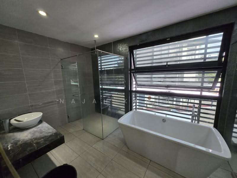 Twin Villas for Sale in Presint 8 (Putrajaya) - Najah Kadir - Bathroom - PropertyGuru.com.my