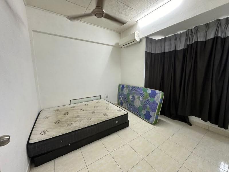Pangsapuri untuk Disewa di Nusa Bestari Shoplot Apartment - Max Yee - Bedroom - PropertyGuru.com.my
