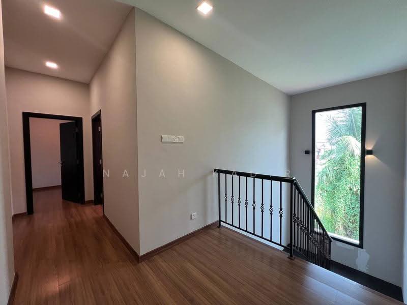 Bungalow House untuk Dijual di Country Heights (Kajang) - Najah Kadir - Corridor - PropertyGuru.com.my