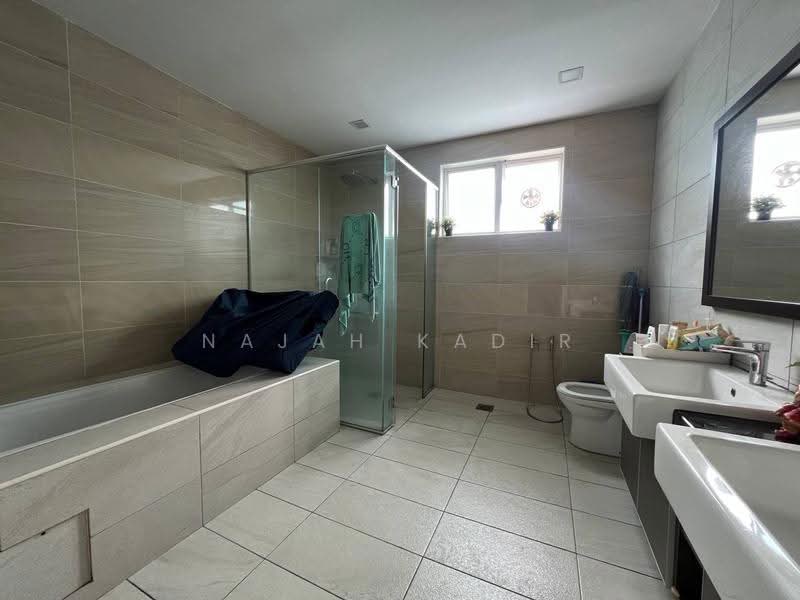 Bungalow House untuk Dijual di Country Heights (Kajang) - Najah Kadir - Bathroom - PropertyGuru.com.my