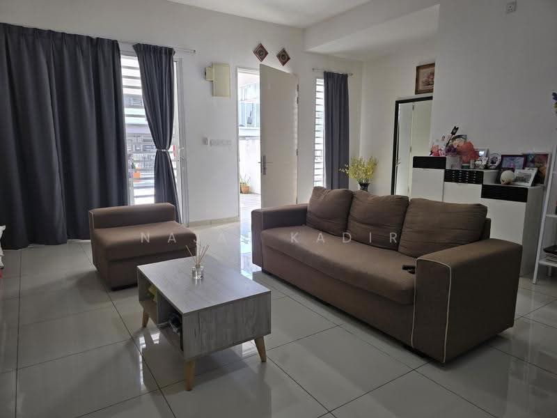 Rumah Teres untuk Dijual di Bandar Sri Sendayan (Negeri Sembilan) - Najah Kadir - Living Room - PropertyGuru.com.my