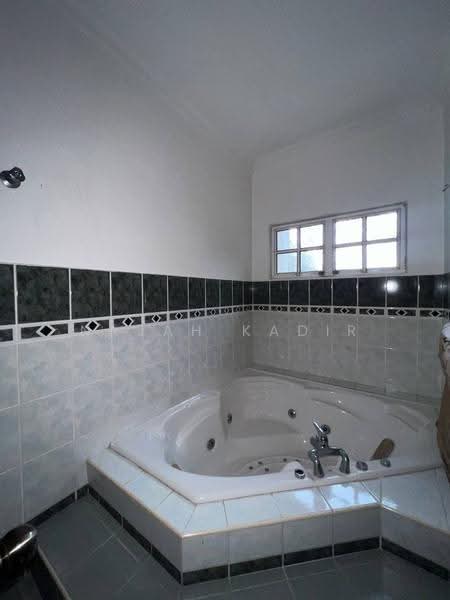 Bungalow House untuk Dijual di Country Heights (Kajang) - Najah Kadir - PropertyGuru.com.my