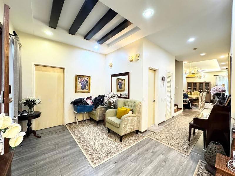 Rumah Berkembar untuk Dijual di Seksyen U9 (Shah Alam) - Yasmin Sulaiman - Living Room - PropertyGuru.com.my