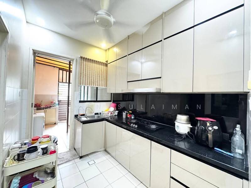 Rumah Berkembar untuk Dijual di Seksyen U9 (Shah Alam) - Yasmin Sulaiman - Kitchen - PropertyGuru.com.my