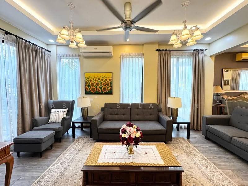 Rumah Berkembar untuk Dijual di Seksyen U9 (Shah Alam) - Yasmin Sulaiman - Living Room - PropertyGuru.com.my