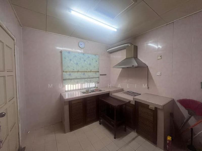2-storey Terraced House for Sale in Bukit Jelutong (Shah Alam) - Mu'izz Halim - Kitchen - PropertyGuru.com.my
