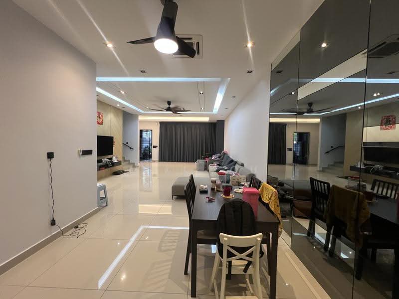 Rumah Teres 2-Tingkat untuk Dijual di Bandar Rimbayu (Telok Panglima Garang) - Miki You - Living Room - PropertyGuru.com.my
