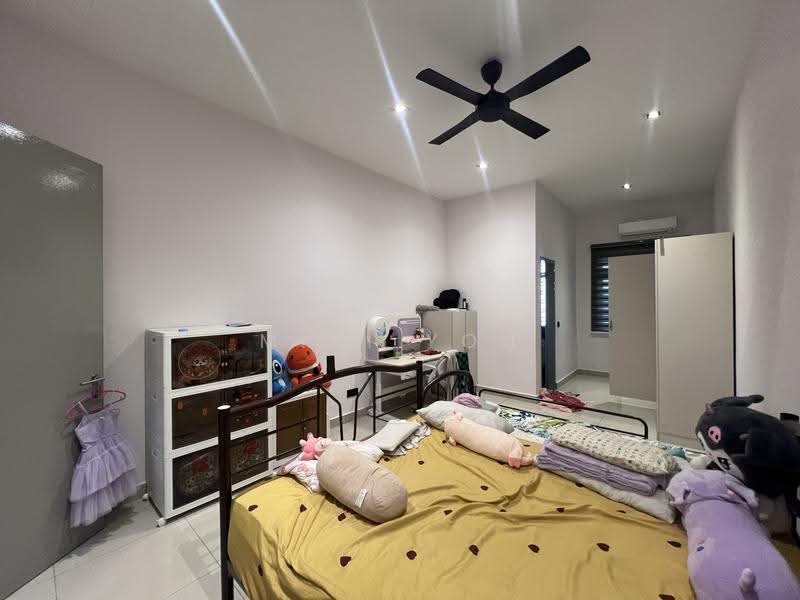 Rumah Teres 2-Tingkat untuk Dijual di Bandar Rimbayu (Telok Panglima Garang) - Miki You - Bedroom - PropertyGuru.com.my
