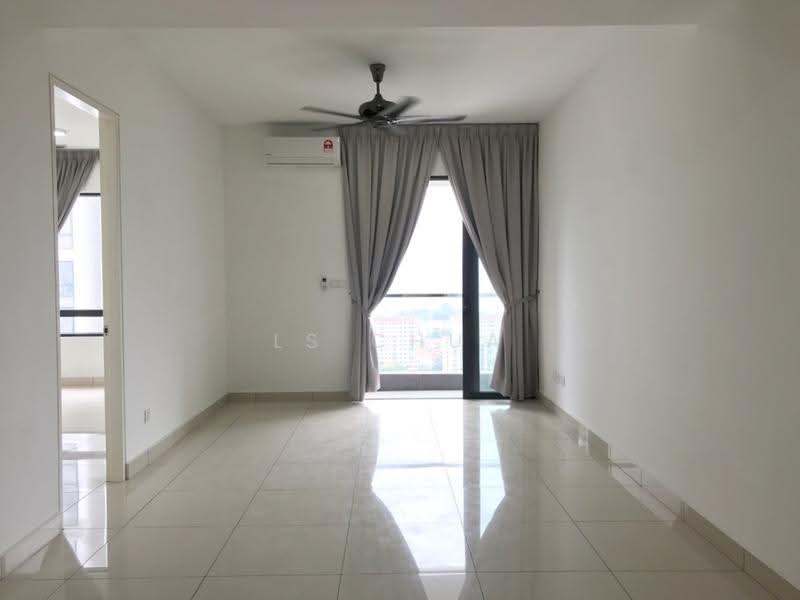Kediaman Servis untuk Dijual di Woodsbury Suites - LS Chua - Living Room - PropertyGuru.com.my