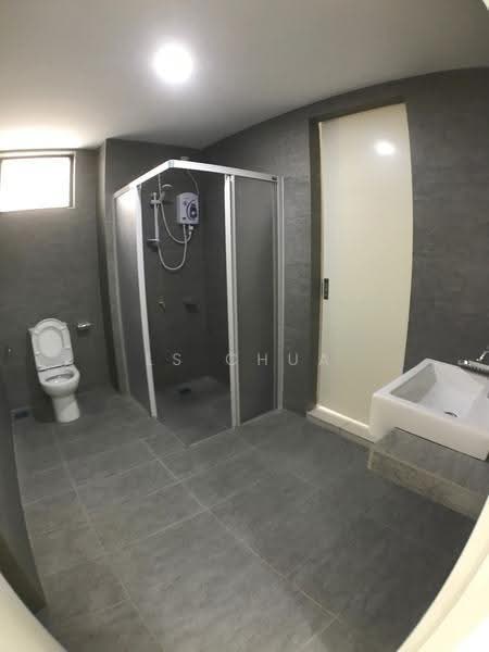 Kediaman Servis untuk Dijual di Woodsbury Suites - LS Chua - Bathroom - PropertyGuru.com.my