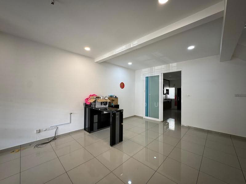 Rumah Teres 2-Tingkat untuk Dijual di Bandar Rimbayu (Telok Panglima Garang) - Miki You - Living Room - PropertyGuru.com.my