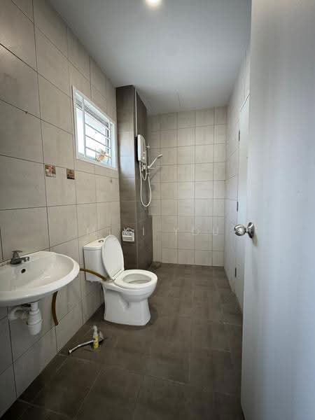 Rumah Teres 2-Tingkat untuk Dijual di Bandar Rimbayu (Telok Panglima Garang) - Miki You - Bathroom - PropertyGuru.com.my