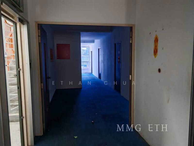 Shop / Office for Rent in Bandar Botanic (Klang) - Ethan Chua - Corridor - PropertyGuru.com.my