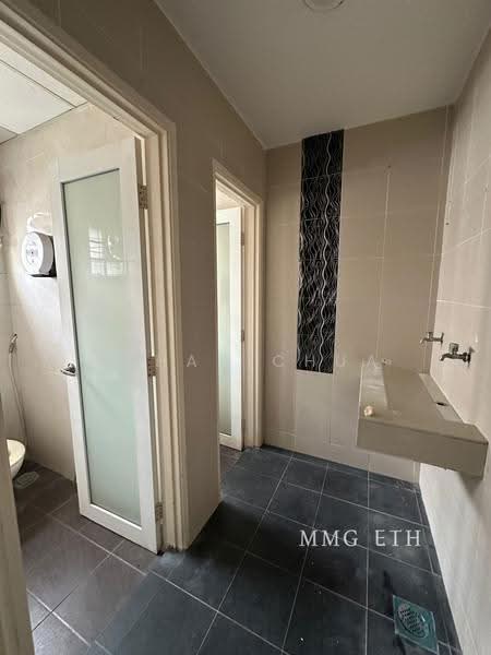 Shop / Office for Rent in Bandar Botanic (Klang) - Ethan Chua - Bathroom - PropertyGuru.com.my