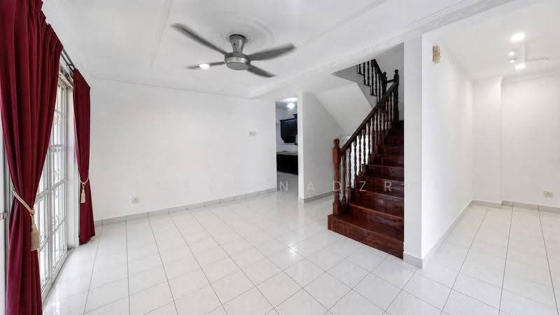 Rumah Teres 2-Tingkat untuk Dijual di Seksyen 20 (Shah Alam) - Ammeer Nadzrai - Living Room - PropertyGuru.com.my