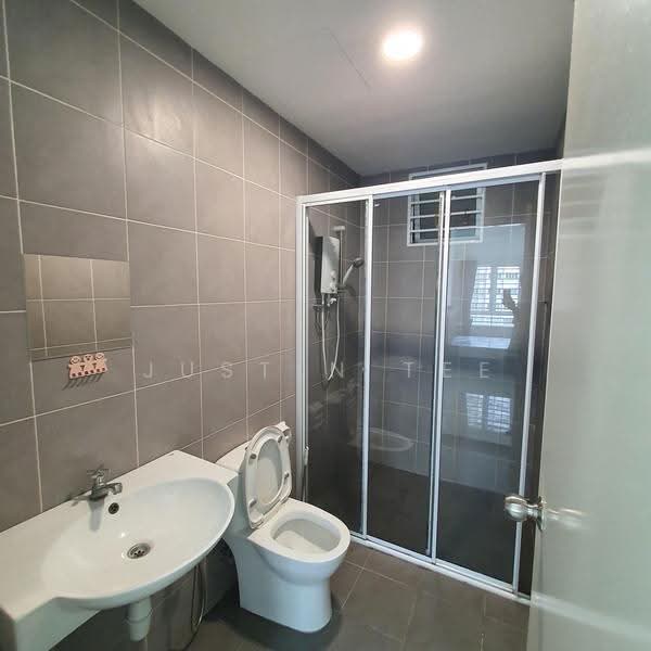 Service Residence for Rent at Savanna Executive Suite @ Southville City - Justin Tee - Bathroom - PropertyGuru.com.my