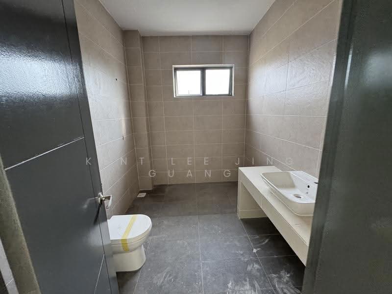 Banglo Lot Kosong untuk Dijual di Seksyen U10 (Shah Alam) - Kent Lee Jing Guang - Bathroom - PropertyGuru.com.my
