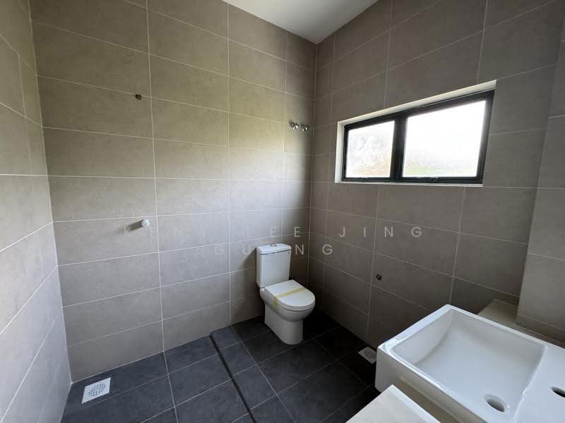 Banglo Lot Kosong untuk Dijual di Seksyen U10 (Shah Alam) - Kent Lee Jing Guang - Bathroom - PropertyGuru.com.my