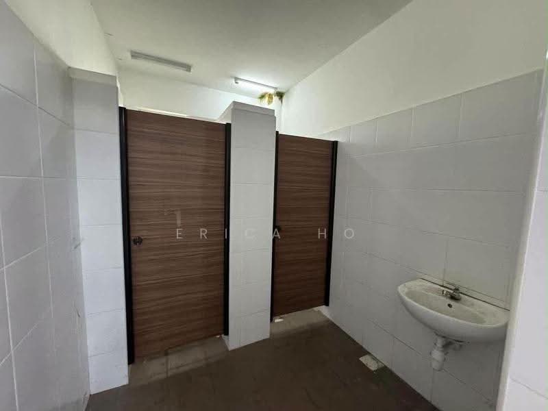 Kilang Berkembar untuk Dijual di Taman Perindustrian Cemerlang (Ulu Tiram) - Erica Ho - Bathroom - PropertyGuru.com.my