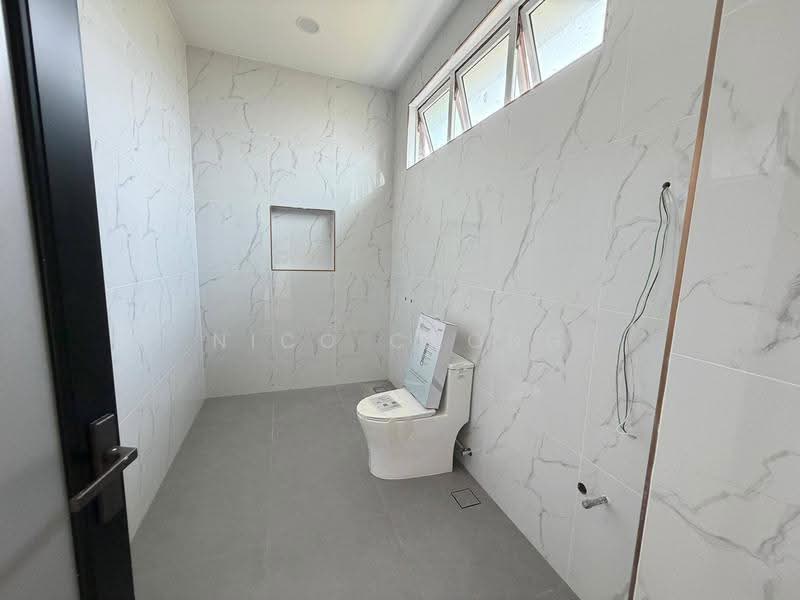 Semi-Detached House for Sale in Taman Mount Austin (Tebrau) - Nico Chong - Bathroom - PropertyGuru.com.my