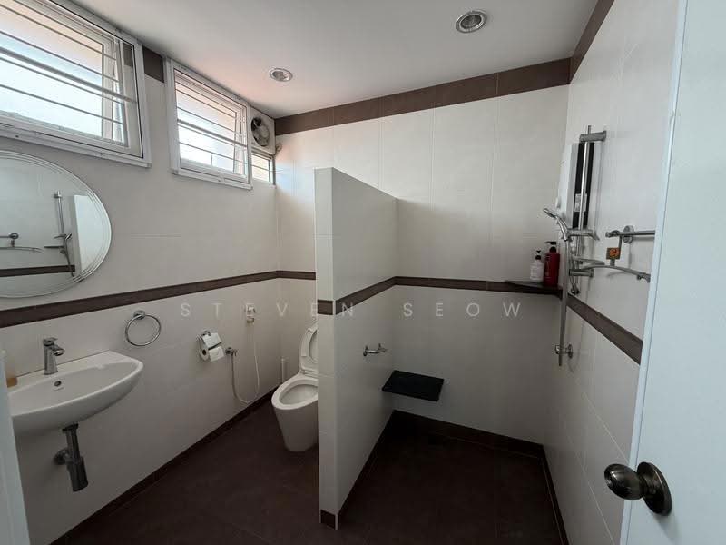 Rumah Berkembar untuk Dijual di Taman Sungai Ara (Sungai Ara) - Steven Seow - Bathroom - PropertyGuru.com.my