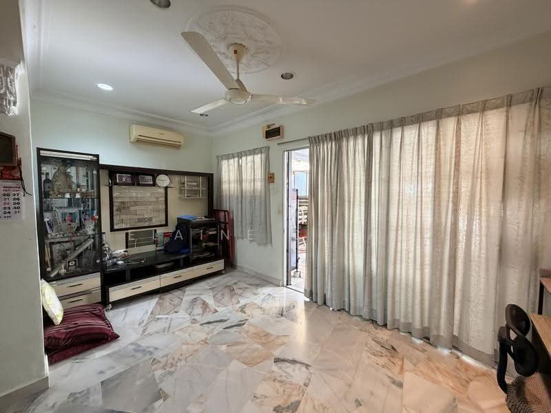 Rumah Teres 2-Tingkat untuk Dijual di Bukit Idaman (Selayang) - Elaine Cheah - Living Room - PropertyGuru.com.my