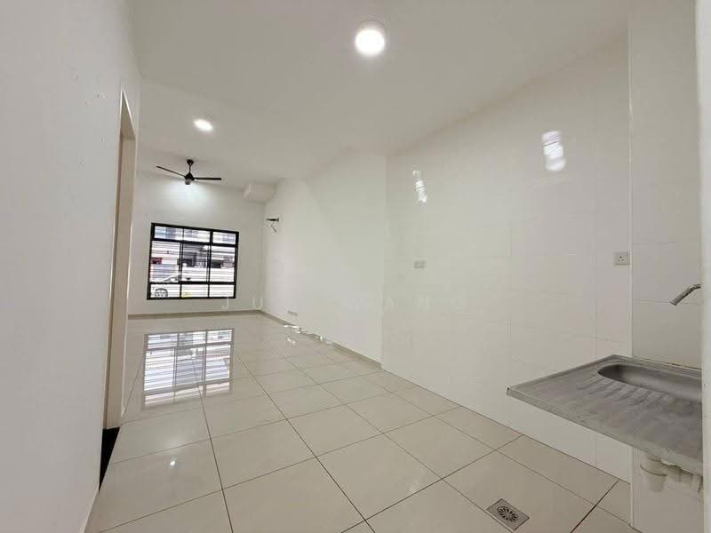 2-storey Terraced House for Sale in Bukit Indah (Iskandar Puteri (Nusajaya)) - Jun Wang - Living Room - PropertyGuru.com.my