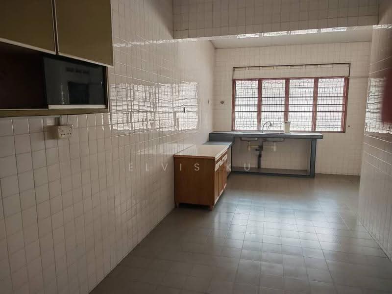 Rumah Teres 1-Tingkat untuk Disewa di Taman Pelangi (Johor Bahru) - Elvis Ku - Kitchen - PropertyGuru.com.my