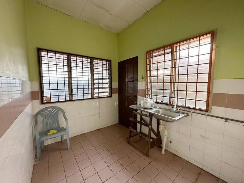 Rumah Teres 1-Tingkat untuk Dijual di Taman Merdeka (Batu Berendam) - Tim Piong - Kitchen - PropertyGuru.com.my