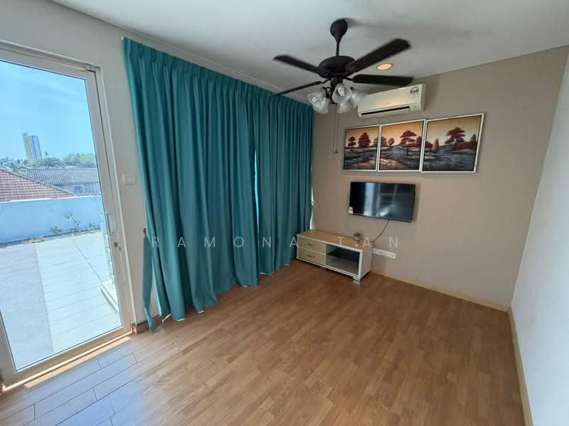 2.5-storey Terraced House for Sale in Taman Sayang Selasih (Klebang) - Ramona Tan - Living Room - PropertyGuru.com.my