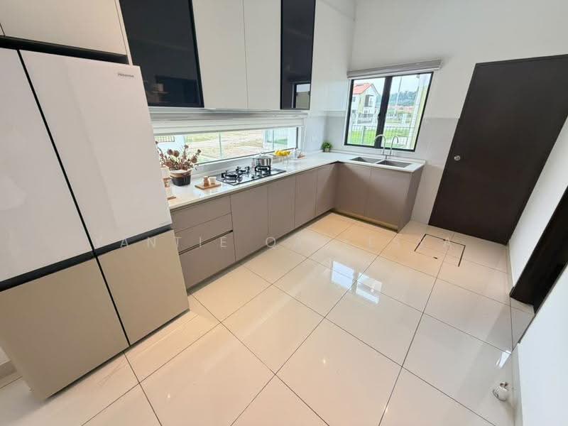 Terraced House for Sale in Kuala Selangor (Selangor) - Yantie Qaleesya - Kitchen - PropertyGuru.com.my