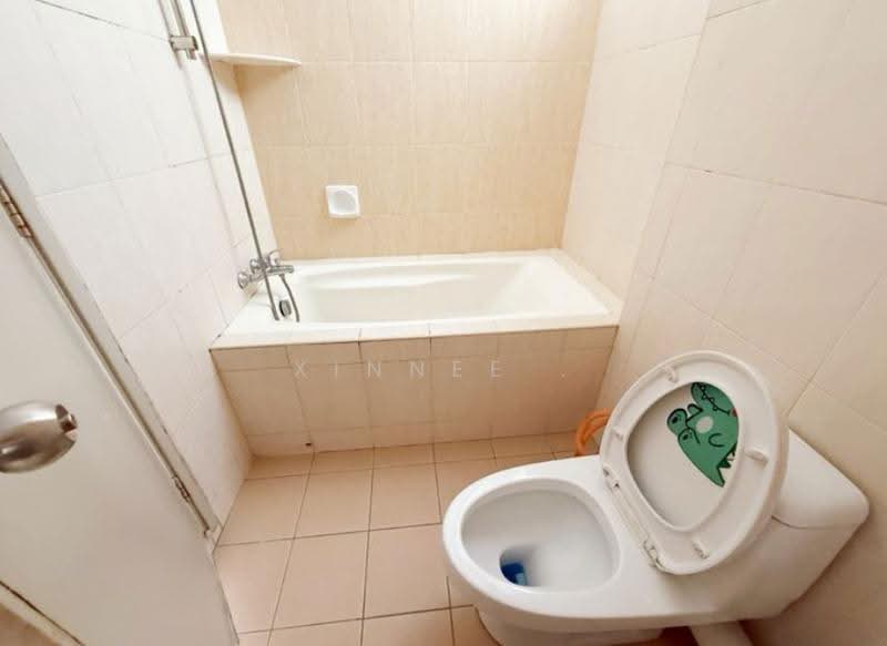 Kediaman Servis untuk Disewa di Birch Plaza - Xinnee . - Bathroom - PropertyGuru.com.my